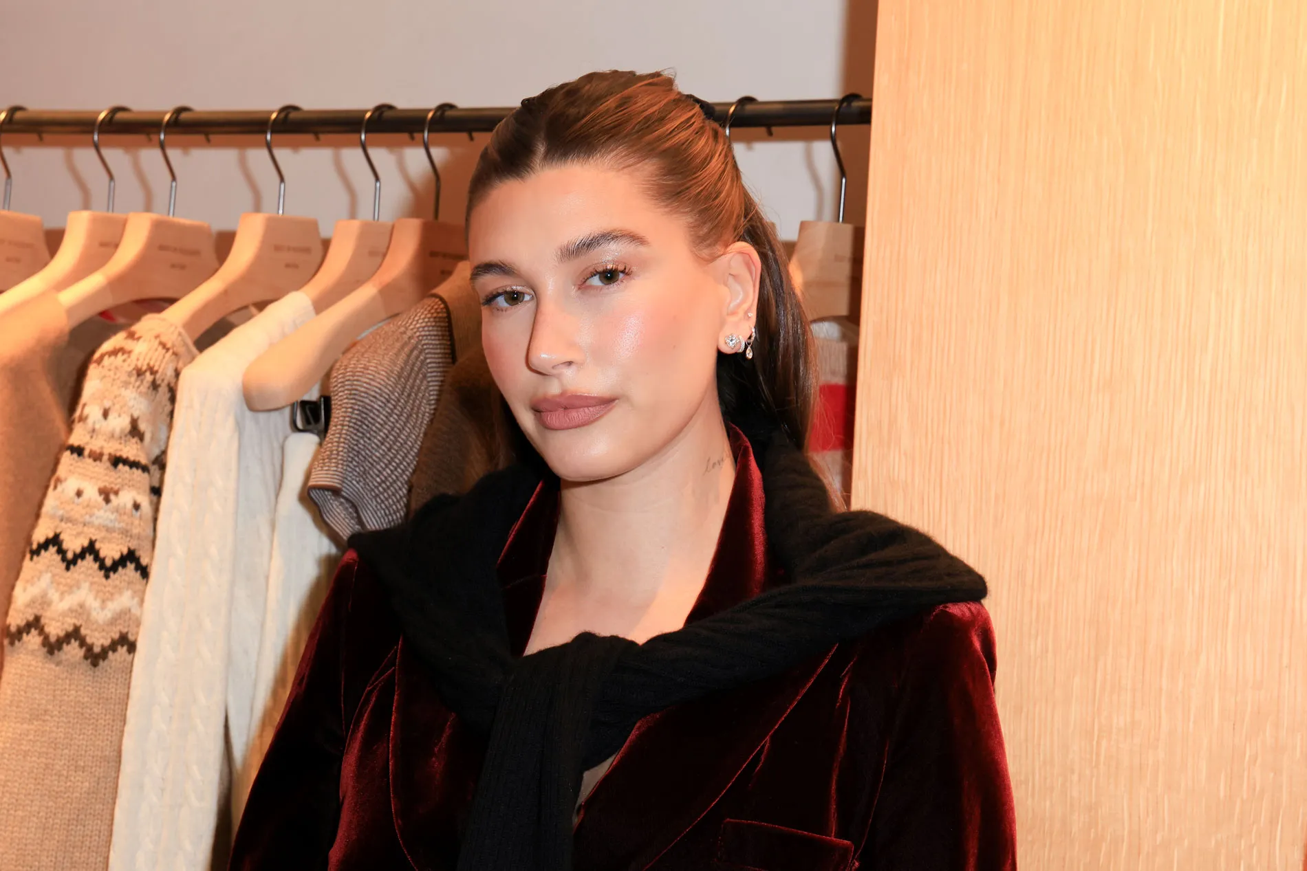 海莉·比伯 (Hailey Bieber) 深信不疑：Rossmann 的 10 欧元软霜